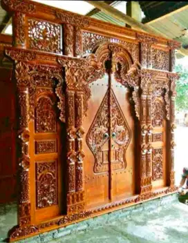 Perajin pintu gebyok