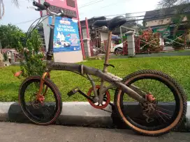 Sepeda lipat ukuran 20 rem cakram