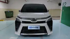 Toyota Voxy 2.0 Bensin-AT 2021