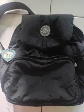 Tas ransel hitam
