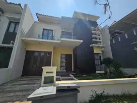 Rumah Strategis di Taman Cemara, Harapan Indah, Bekasi