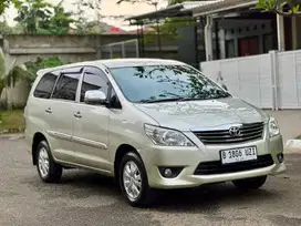 LOW KM TOYOTA KIJANG INNOVA 2.0 E AT 2013 ISTIMEWA