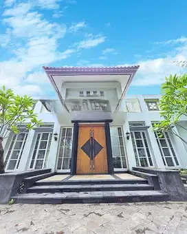 Rumah mewah  turun harga siap huni ada pool Menteng Jakpus