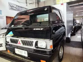 Mitsubishi Colt L300 Box Hitam