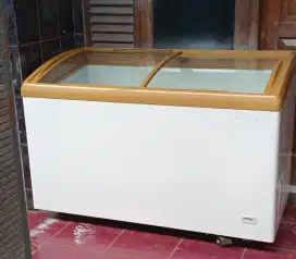 Freezer kaca 330 litr aucma norma