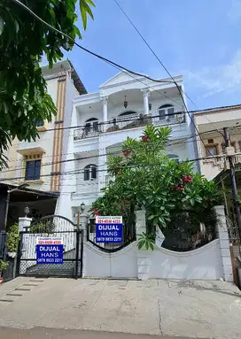 Rumah 3.5 lantai 8x15 Kelapa Nias Kelapa Gading hadap Utara