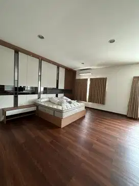 Disewakan Rumah PIK 1 Cluster Crown Pearl Golf  FURNISH. SIAP HUNI