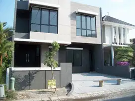 Rumah di Woodland Surabaya Barat