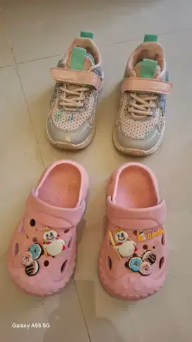 75.000 dpt 2 pasang sepatu dan sendal  muat anak 5 tahun