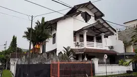 Rumah cocok buat usaha Raya Manyar Tirtoasri 2lt hook
