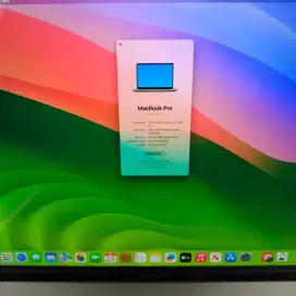 Macbook Pro 2019 Touchbar ram 32 ssd 512 core I7 Full set 
Layar 16