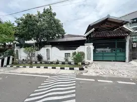 Di Jual Rumah strategis di Cempaka Putih Jalan Lebar Jakarta Pusat