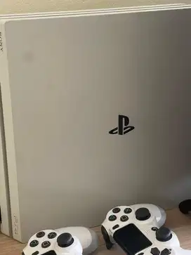 Playstation 4 Pro 2TB White