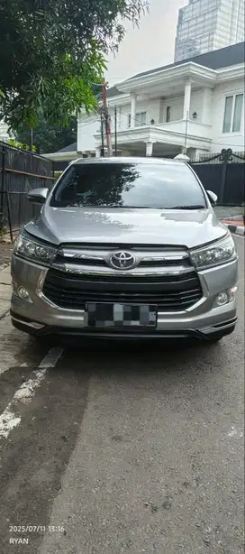 toyota kijang innova (2018)