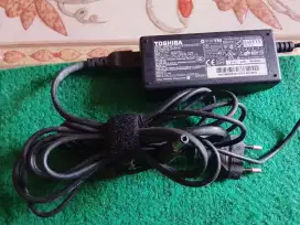 Adaptor leptop Toshiba V85 N193