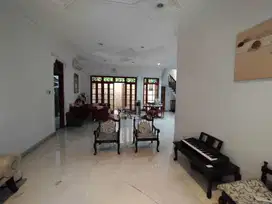 Disewakan Rumah 2,5 Lantai Full Furnished di Kebayoran Baru