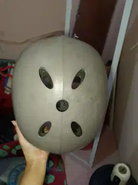 Helm sepeda bekas