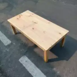Meja lesehan jualan angkringan