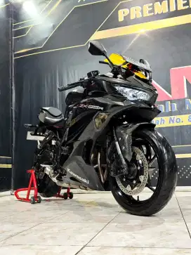 Kawasaki Ninja ZX25R TH 2021 metalik black super like new