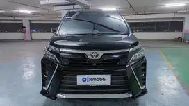Toyota Voxy 2.0 Bensin-AT 2018 Hitam
