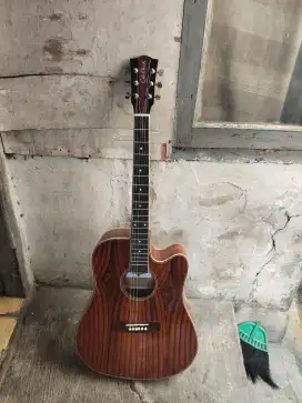 Gitar akustik baru