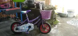 Sepeda anak perempuan