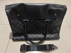 Tas Selempang Kerja Kulit buat Pria warna Hitam Kotak2 Second