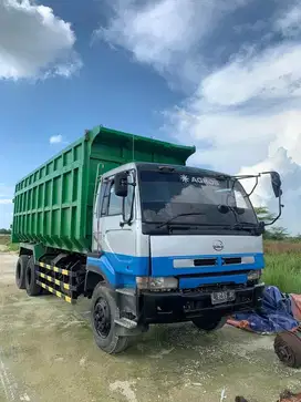 Jual dump truck nissan 2010