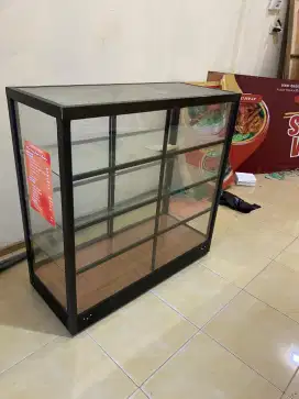 Etalase 4 lantai kaca kuat
