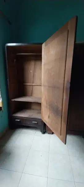 Dijual lemari kayu lawas