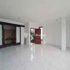 Dijual VILLA JALAN EMAS - DAERAH WAHIDIN DEKAT SUTRISNO