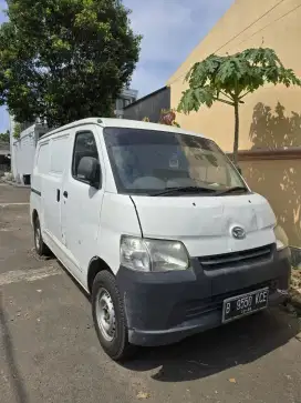 Grandmax blind van