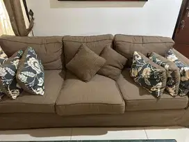 Sofa coklat untuk ruang tamu