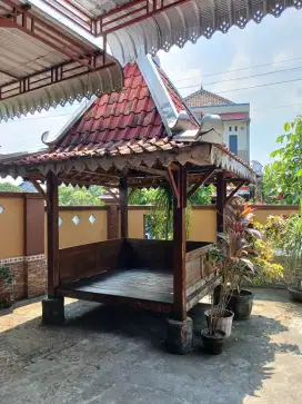 Gazebo Lawasan Antik