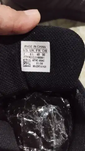 Sepatu adidas black