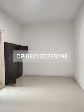 DISEWAKAN STRATEGIS RUMAH LUAS NOL JALAN TENGAH KOTA JEMBER