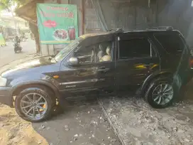 Ford Escape, matic, warna hitam