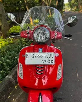 JUAL MURAH VESPA GTS 150 3V 2014 MULUS