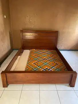 Dipan jati (tempat tidur)