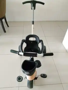 Sepeda Dorong Roda Tiga