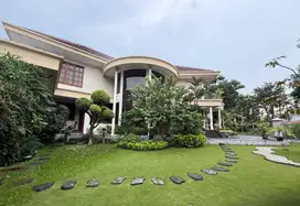 Dijual rumah mewah di Darmo Harapan Indah Regency