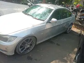 BMW 320i 2010 Bensin