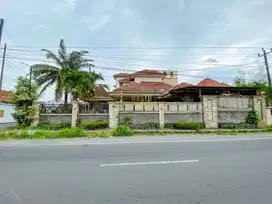RUMAH MEWAH DI JALAN JOGJA SOLO, DEKAT MAGUWOHARJO