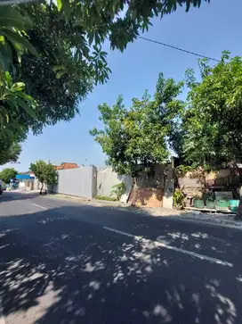Tanah Pekarangan Tepi Jalan 860m2 Daerah Kadipiro, Solo
