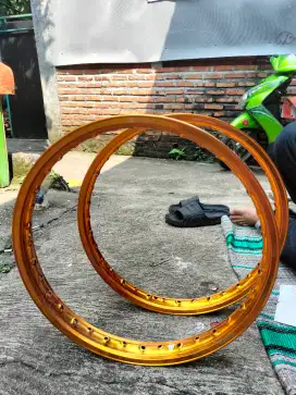 Ring 17 velg merk scarlet uk 1.40 d/b minus karya lay