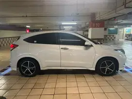 Honda HRV prestige 2016 CASH siap pakai putih terawat