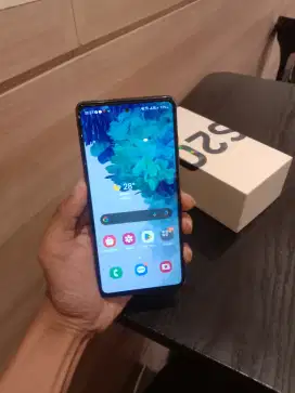 Samsung galaxy S20 FE super mulus seperti baru terawat cmi