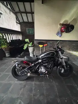 Benelli TNT 250 bobber