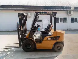 Forklift Caterpilar 2.5T 2013
