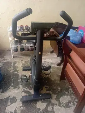 Sepeda statis alat fitness
